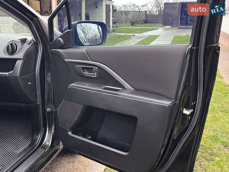 Минивэн Mazda 5 2010 в Киеве