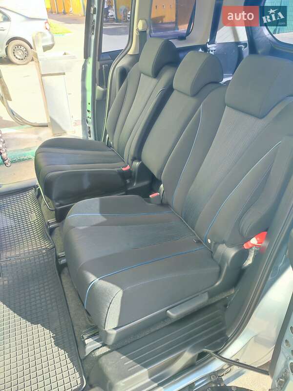 Минивэн Mazda 5 2012 в Киеве фото 39 Минивэн Mazda 5 2012 в Киеве