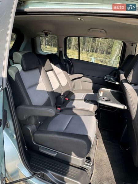 Минивэн Mazda 5 2006 в Киеве
