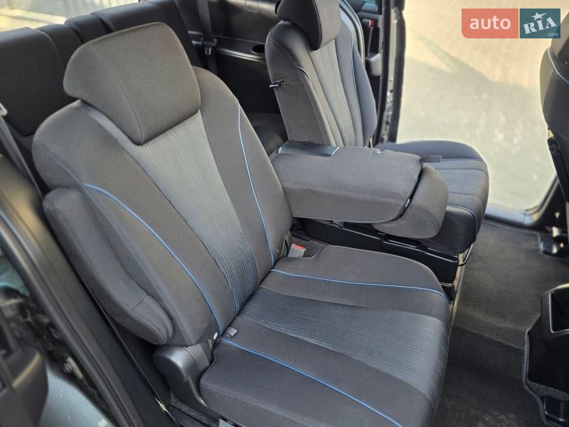 Минивэн Mazda 5 2011 в Луцке