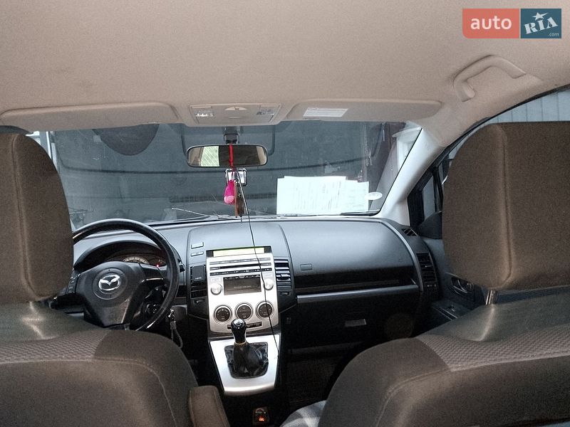 Минивэн Mazda 5 2006 в Остроге