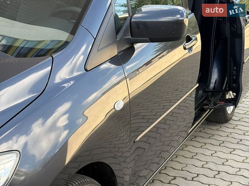 Мінівен Mazda 5 2006 в Жовкві