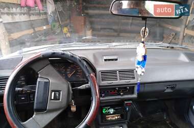 Седан Mazda 626 1986 в Еланце