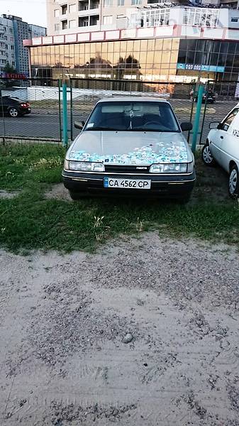 Седан Mazda 626 1988 в 