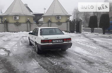 Седан Mazda 626 1990 в Черновцах