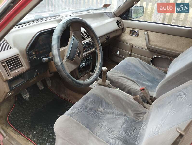 Седан Mazda 626 1986 в Луцке фото 5 Седан Mazda 626 1986 в Луцке