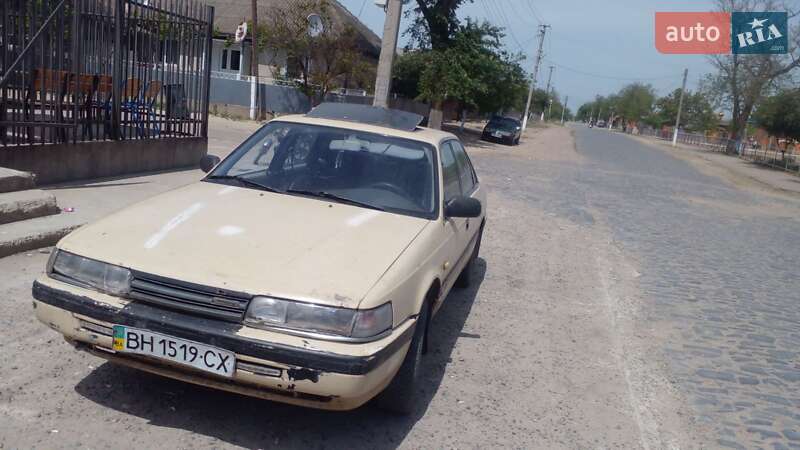 Седан Mazda 626 1988 в Рени