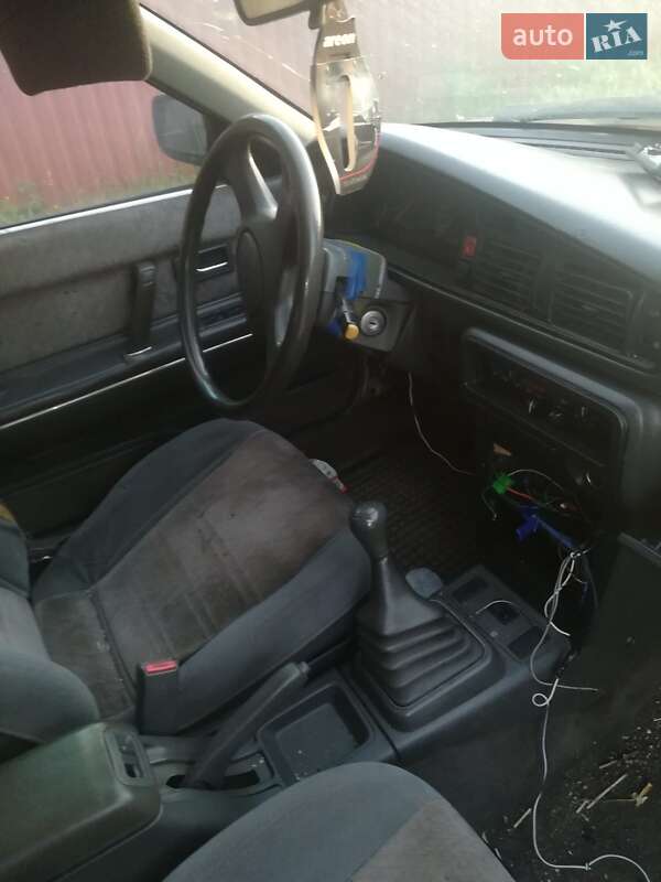 Седан Mazda 626 1986 в Кропивницком