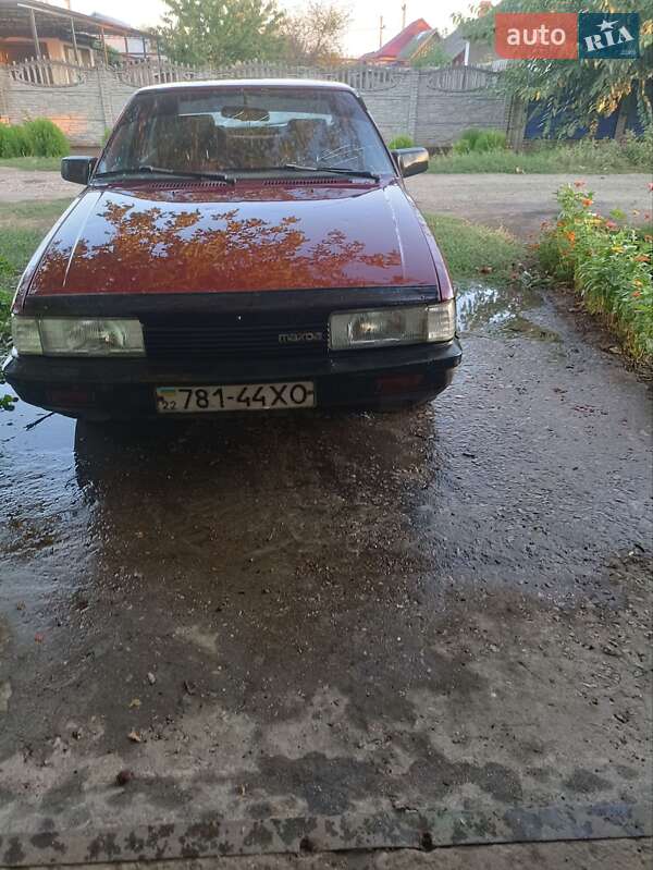 Хэтчбек Mazda 626 1986 в Марганце