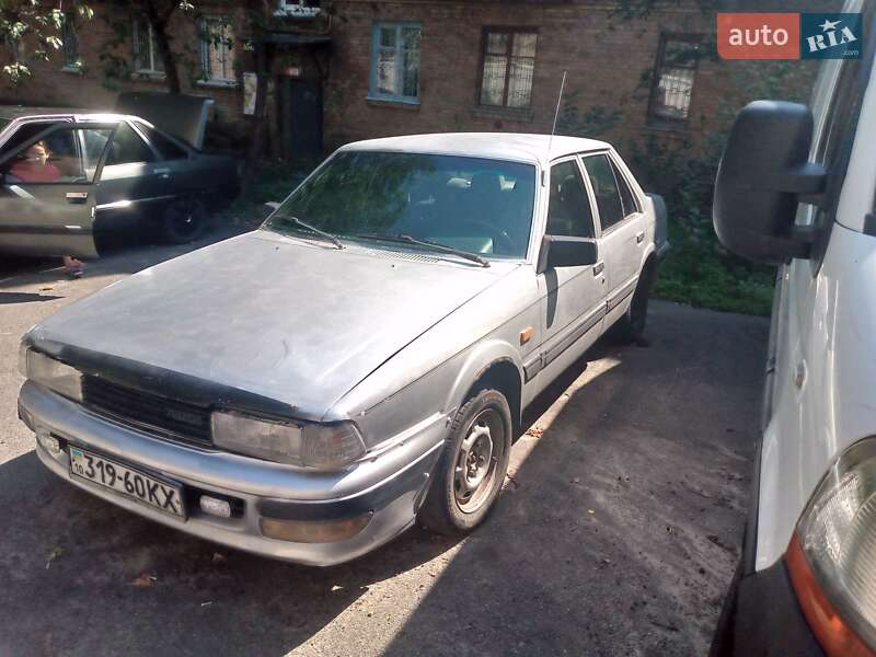 Седан Mazda 626 1987 в Киеве