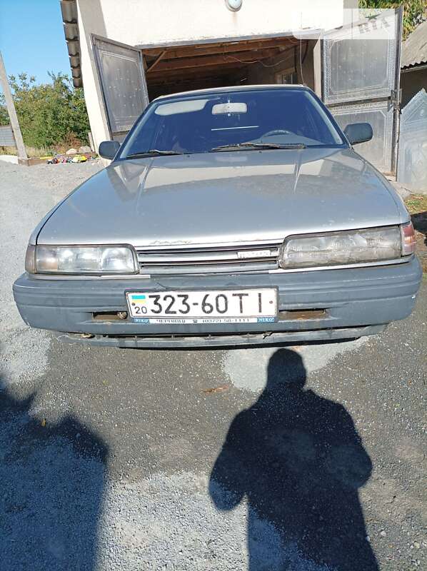 Хетчбек Mazda 626 1992 в Чернівцях