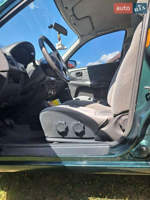 Седан Mazda 626 1999 в Долині