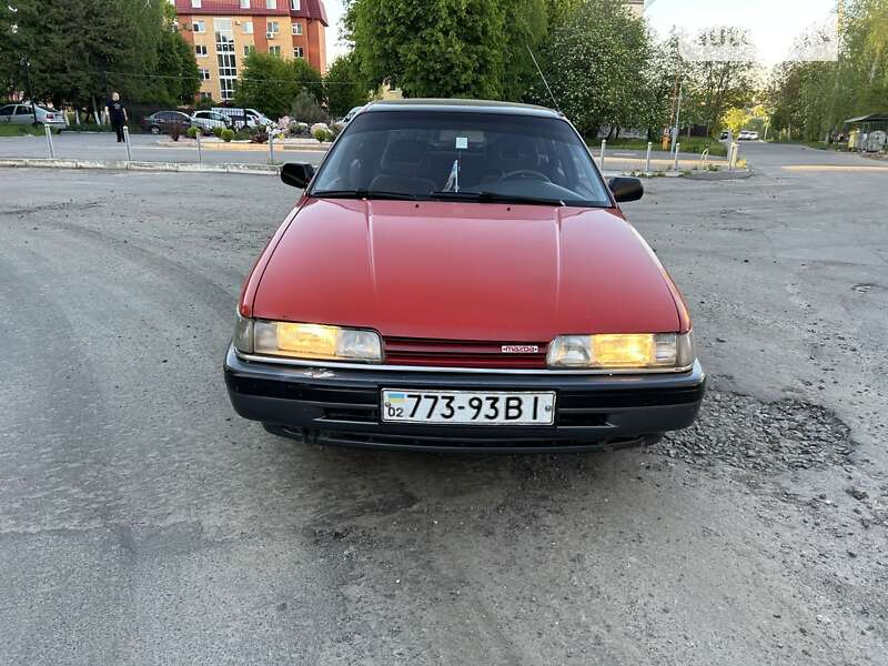 Седан Mazda 626 1988 в Хмельницком