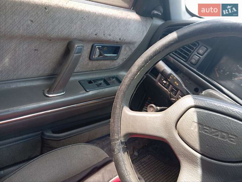 Седан Mazda 626 1987 в Ивано-Франковске