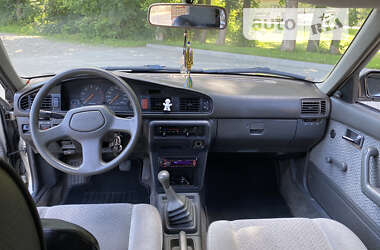 Седан Mazda 626 1989 в Стрые