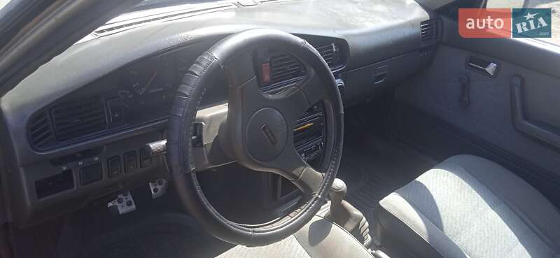 Седан Mazda 626 1990 в Белгороде-Днестровском