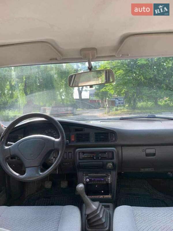 Седан Mazda 626 1990 в Каменец-Подольском