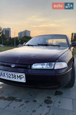 Седан Mazda 626 1993 в 