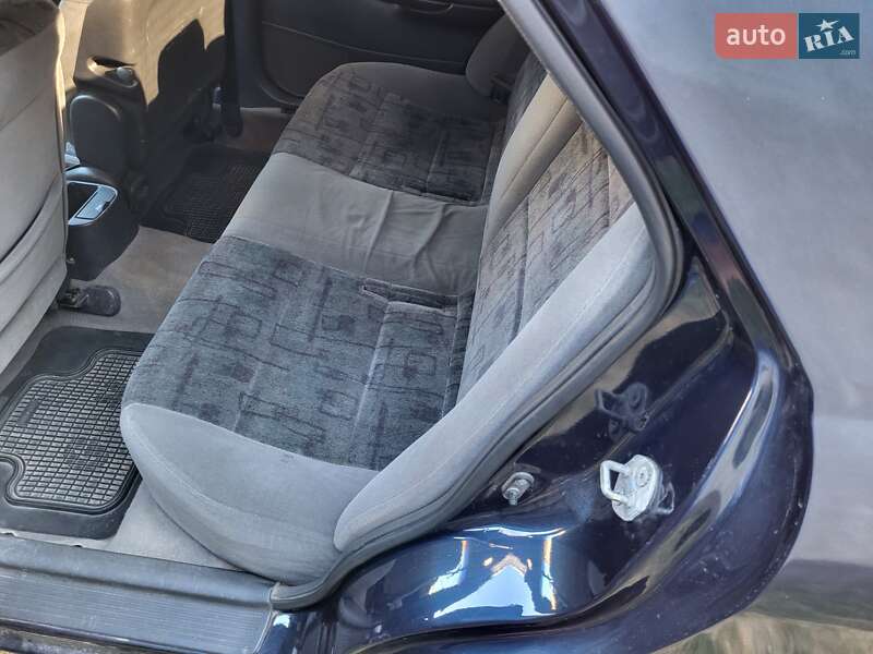 Седан Mazda 626 1999 в Полтаві