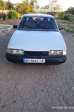 Седан Mazda 626 1986 в Беляевке