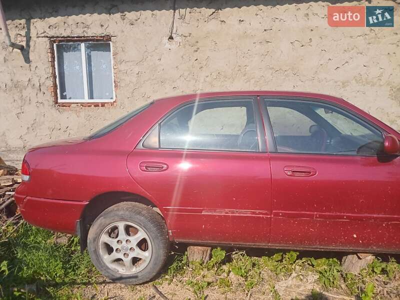 Седан Mazda 626 1995 в Черновцах