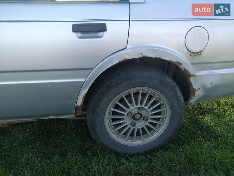 Седан Mazda 626 1985 в Рівному