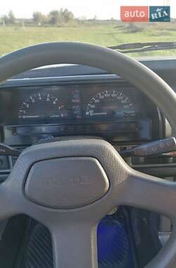 Седан Mazda 626 1985 в Ровно
