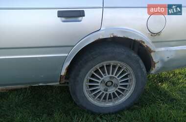 Седан Mazda 626 1985 в Ровно