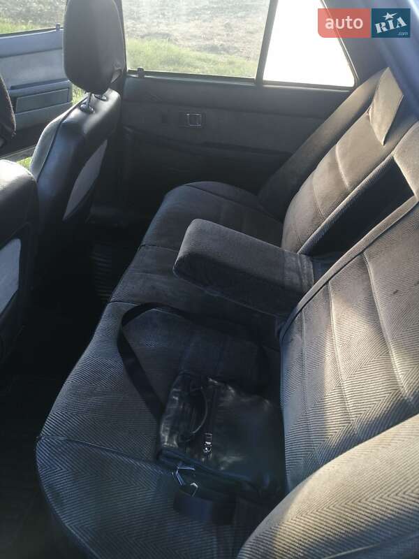 Седан Mazda 626 1985 в Рівному