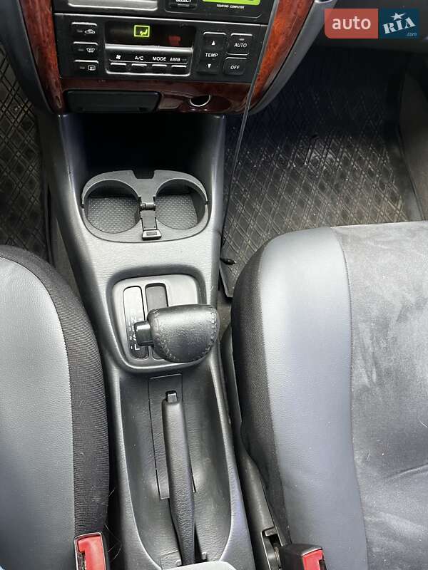 Седан Mazda 626 1998 в Каневе