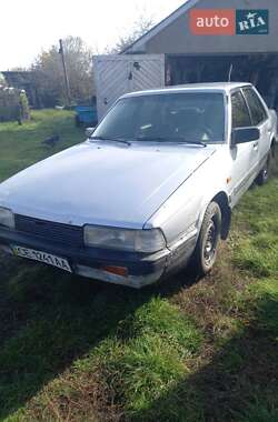 Седан Mazda 626 1987 в Неполоковцах