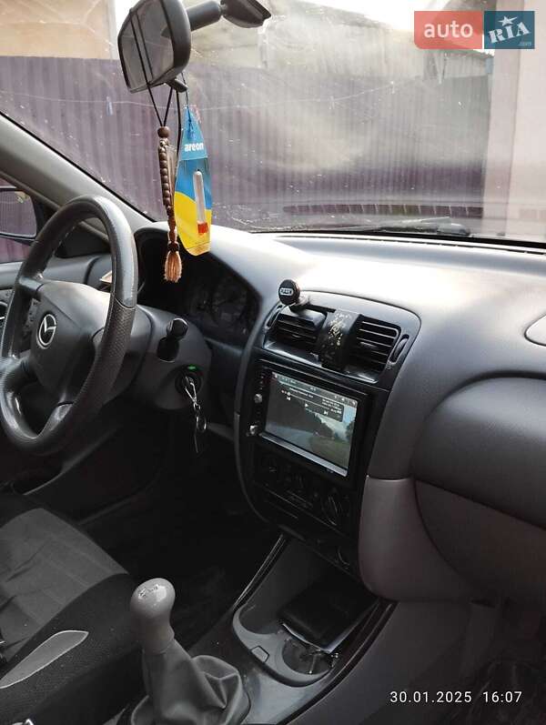 Хэтчбек Mazda 626 2000 в Черновцах
