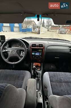 Седан Mazda 626 1985 в 
