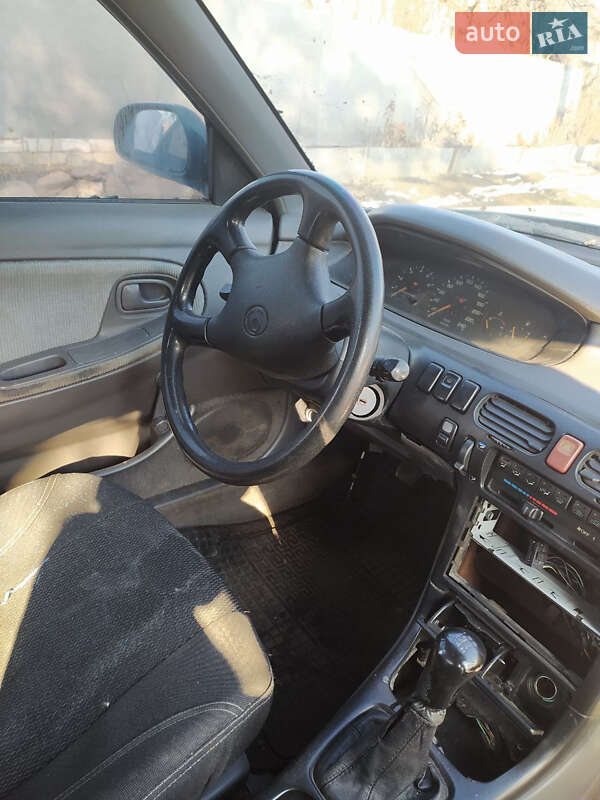 Седан Mazda 626 1993 в Чутове