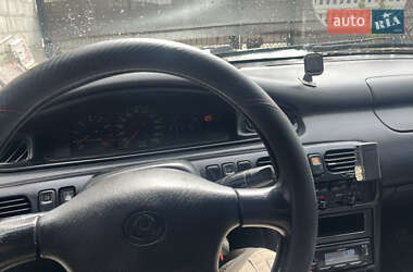 Седан Mazda 626 1992 в 