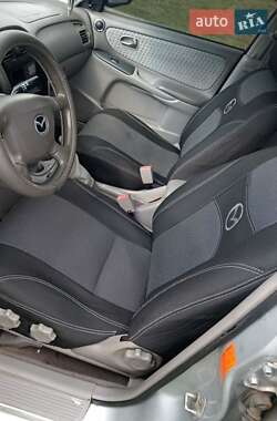 Седан Mazda 626 2000 в 