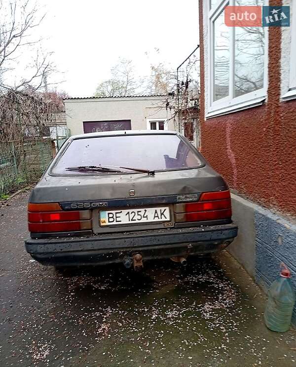 Седан Mazda 626 1986 в 