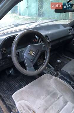 Хетчбек Mazda 626 1985 в 