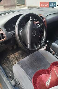 Хэтчбек Mazda 626 1998 в 
