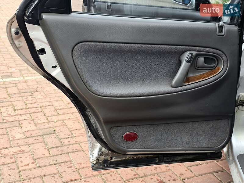 Седан Mazda 626 1993 в Харкові