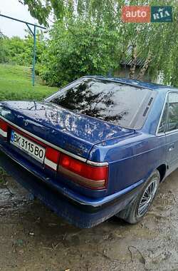 Седан Mazda 626 1989 в Вараше