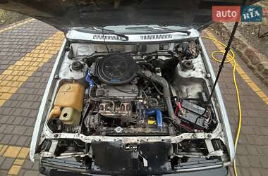 Седан Mazda 626 1986 в 