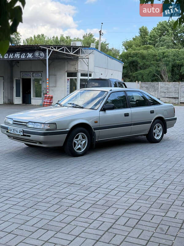 Хэтчбек Mazda 626 1988 в 
