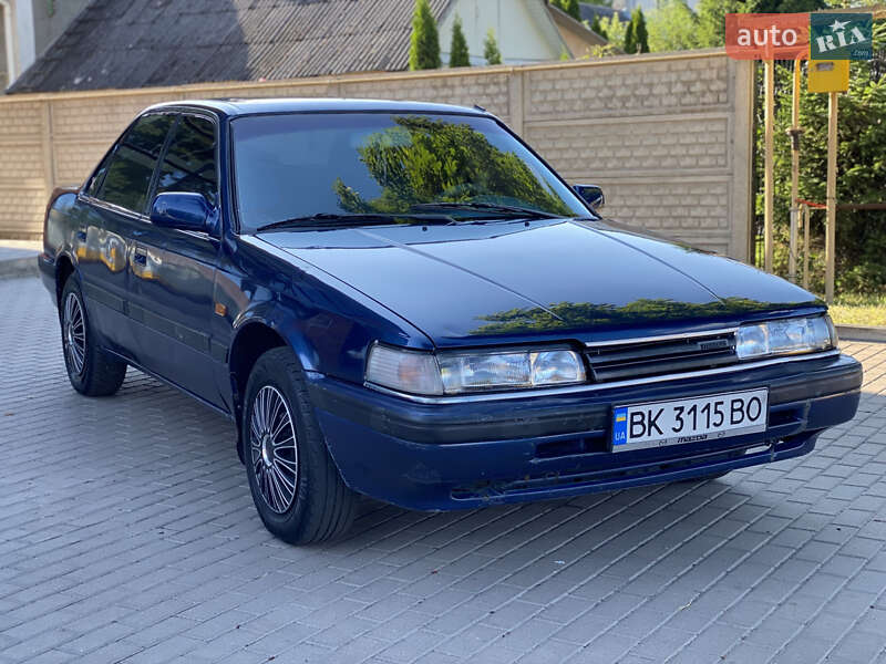 Седан Mazda 626 1989 в Ровно