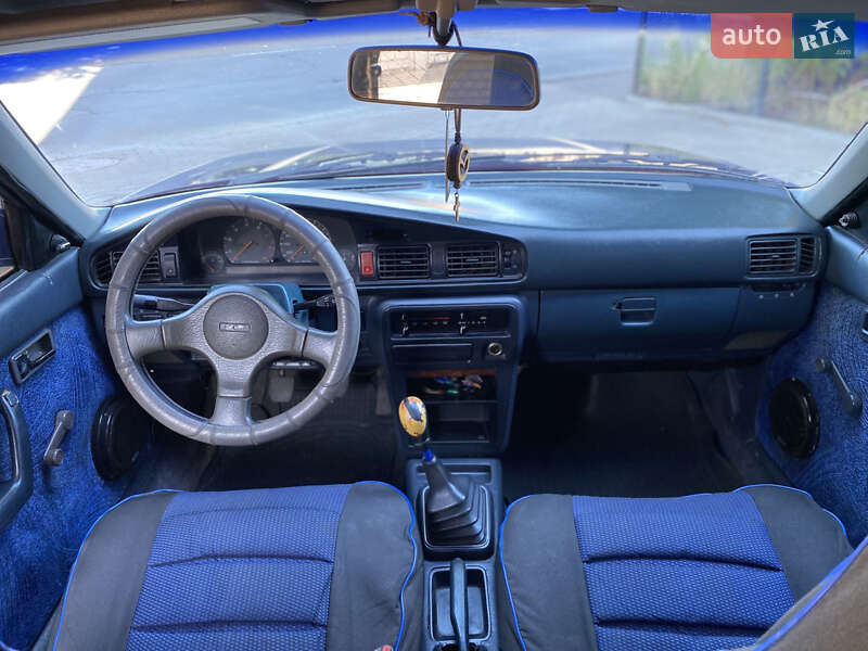 Седан Mazda 626 1989 в Ровно