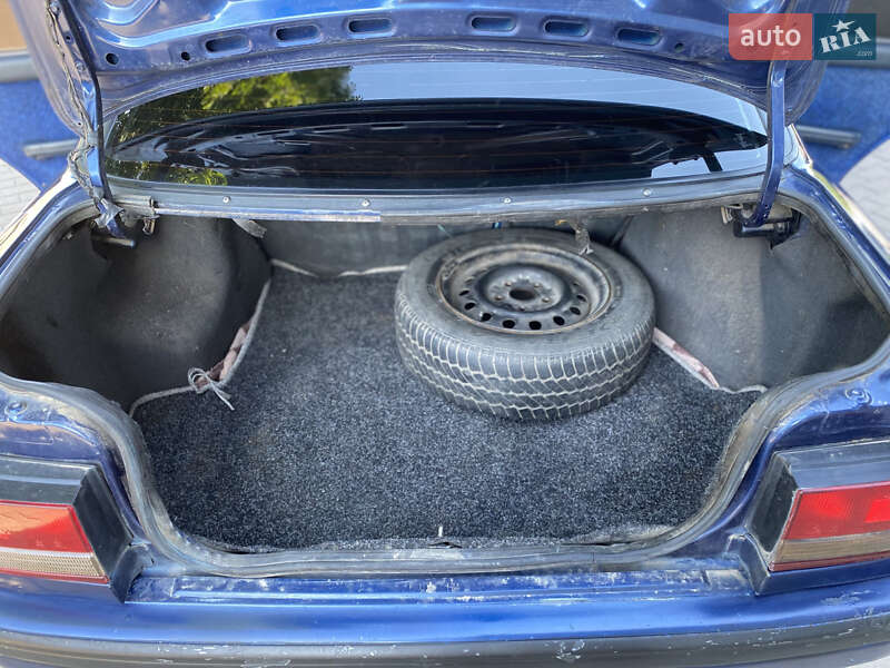 Седан Mazda 626 1989 в Ровно
