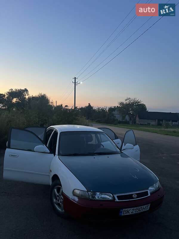 Седан Mazda 626 1993 в Ровно