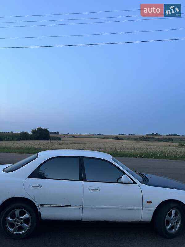 Седан Mazda 626 1993 в Ровно