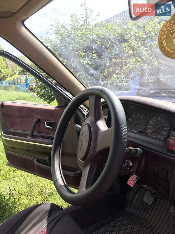 Седан Mazda 626 1988 в Сарате