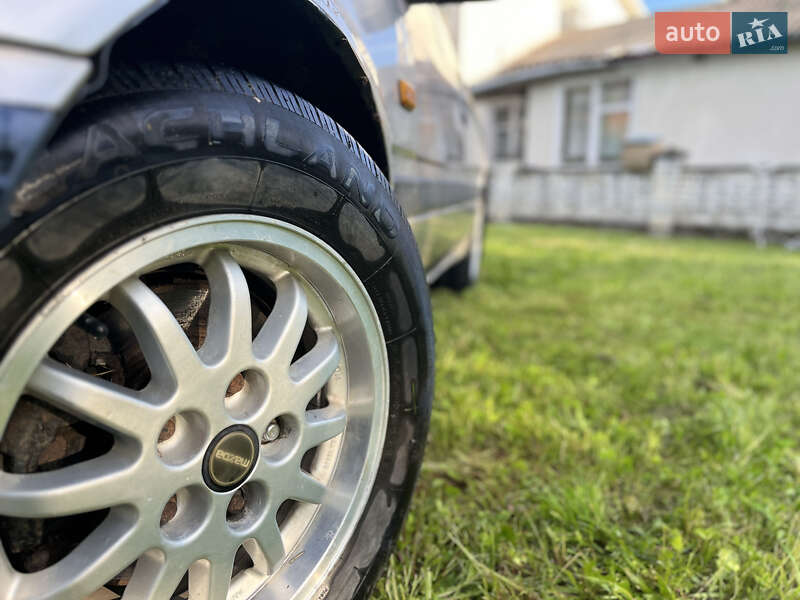 Седан Mazda 626 1987 в Калуше